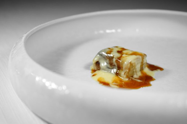 Millefoglie di patata, carta di riso, conciato romano