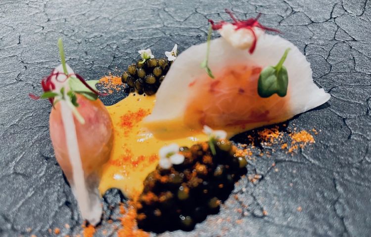 Raviolo di daikon e gamberi, chef Juan Carlos Padron