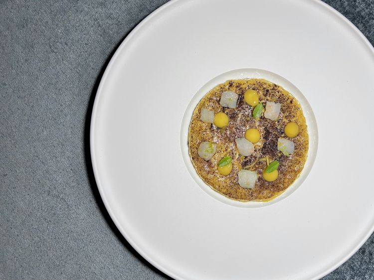 Risotto al peperone giallo, scampi e lime nero. Bella forza speziata, cottura e mantecatura perfette
