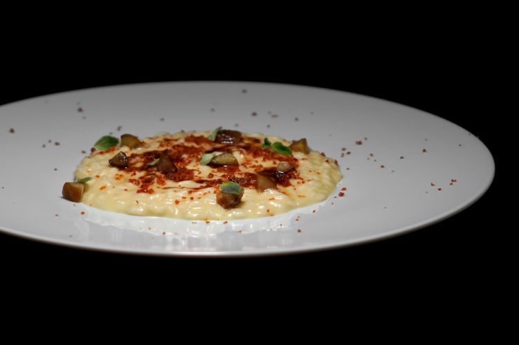 Risotto al sedano rapa, castagne, pancetta e salsa vegetale
