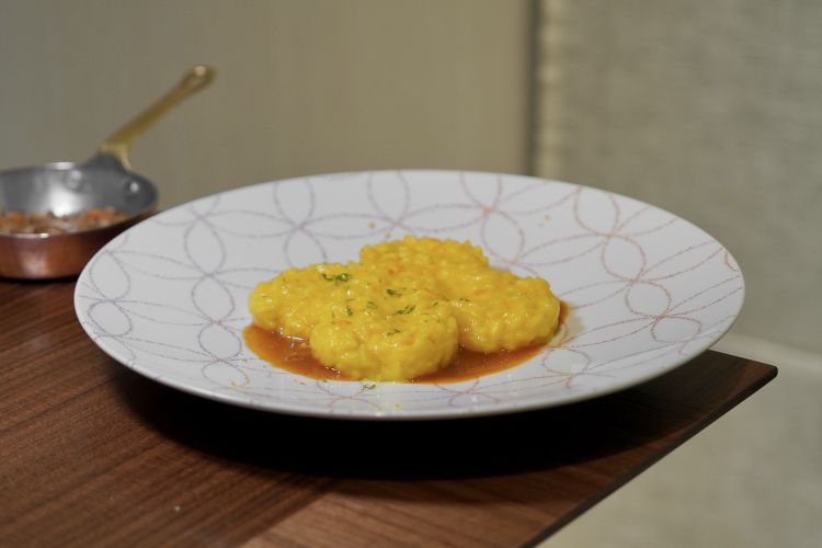 Risotto alla zafferano, ristretto di ossobuco con ragù e gremolada