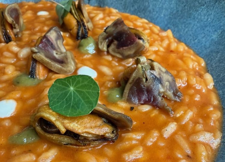 Risotto alla puttanesca, quartirolo, cozze scoppiate e rognone stagionato. Foto Jones