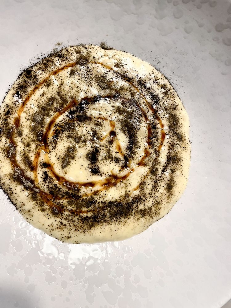 Risotto al latte di capra Casale Roccolo, liquirizia, cappero di Davide Marzullo