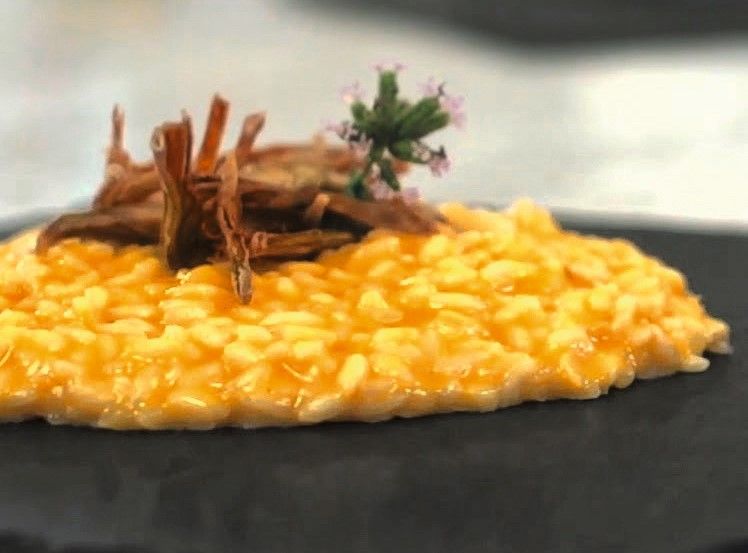 Il Risotto con ossobuco alla milanese di Chicco e Bobo Cerea: un'istituzione in famiglia impreziosito da due fondamentali ingredienti segreti, l'amore e la cura