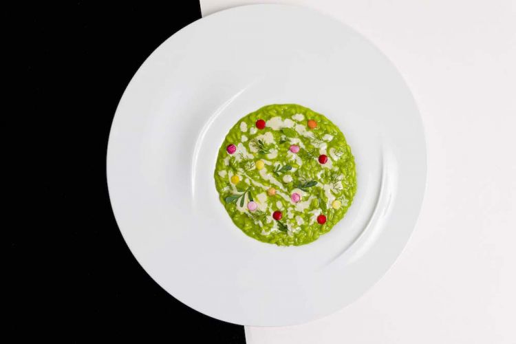 Un altro nuovo piatto studiato da Fumagalli: Risotto con estratto di erbe e salsa al Ferrari Perlé