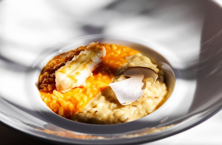 Risotto mari e monti: riso Gran Riserva Carnaroli, mazzancolle dell'Adriatico, porcini essiccati dell'Appennino Tosco-emiliano
