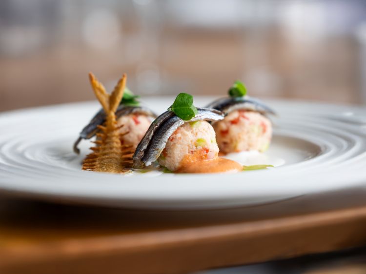 Acquasale, ciliegie e alici marinate