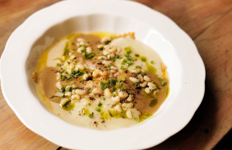 Una vellutata con i fagioli al ristorante Ahim&egrave;&nbsp;
