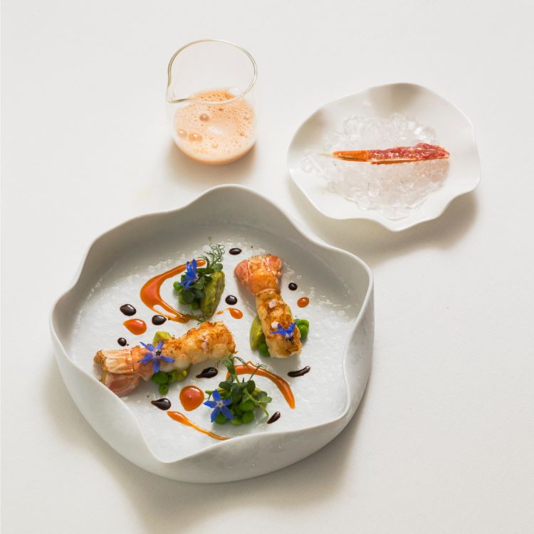 Scampi, avocado, pompelmo e salsa americaine è il