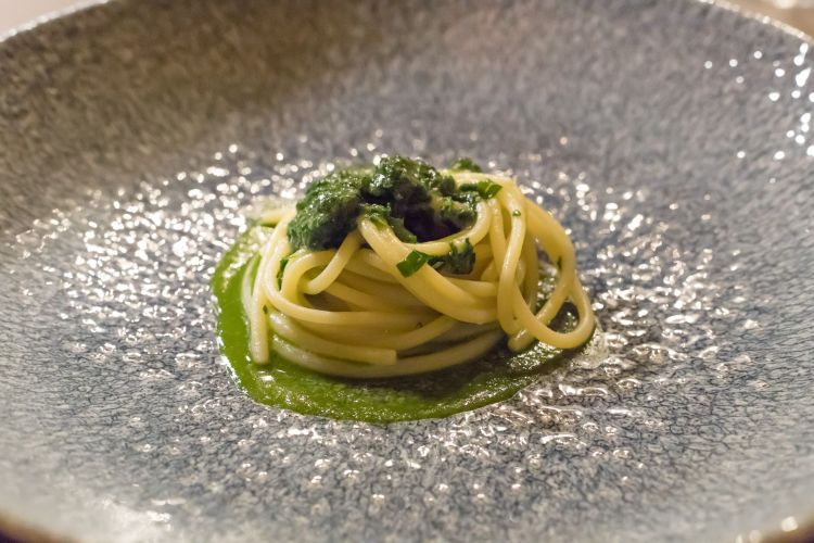 Spaghettoni con burro, limone e caluzze dal menu d