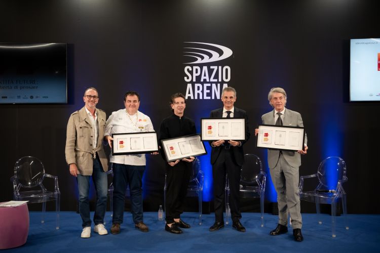 Foto finale di gruppo
