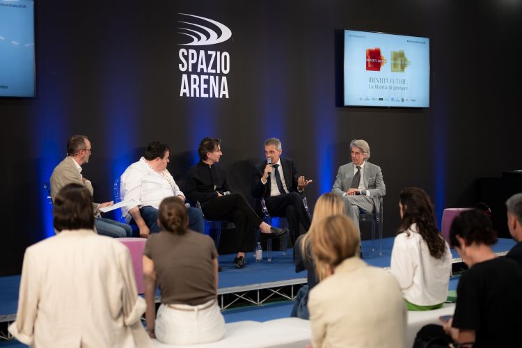 I protagonisti del talk: da destra Davide Bertilaccio, Marco Amato, Riccardo Vannetti e Gennaro Esposito, con il moderatore Federico De Cesare Viola