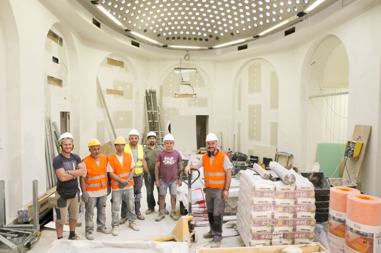 La sala lettura della Fondazione Giangiacomo Feltrinelli è diventata la sala Ovale
