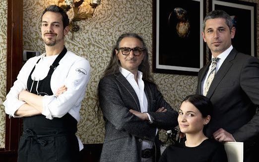 Lo staff: primo a sinistra lo chef Samuele Silvestri, al suo fianco il patron GP Cremonini (foto Maffione)
