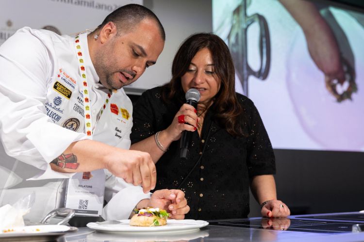 Roberto Davanzo con Maria Rosaria Bruno, che ha moderato la lezione
