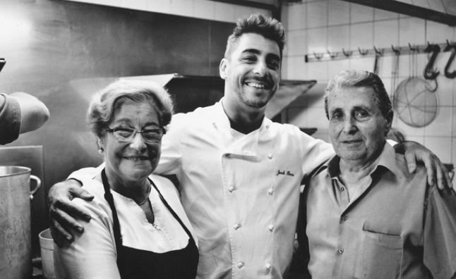 Un giovane Jordi Roca con mamma&nbsp;Montserrat Fontan&eacute; e pap&agrave; Josep Roca senior
