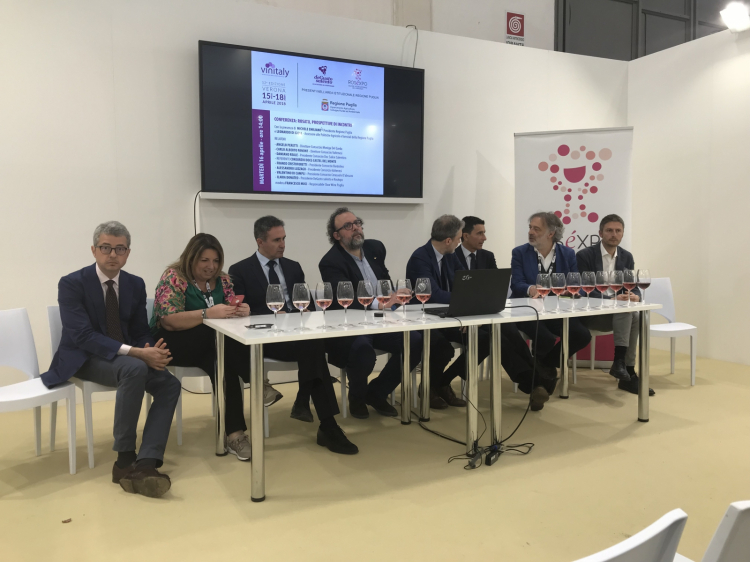 Il mondo del vino rosato al centro di un incontro che si &egrave; tenuto all'ultimo Vinitaly a Verona
