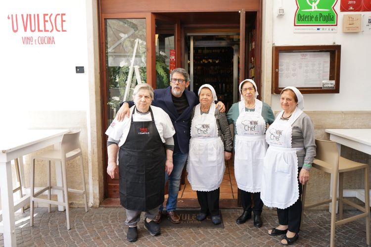 Rosario Di Donna con alcune delle nonne italiane p