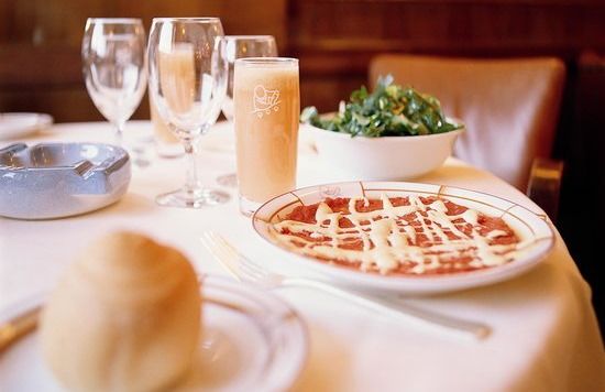 Carpaccio e Bellini: i due classici nati all'Harry's Bar