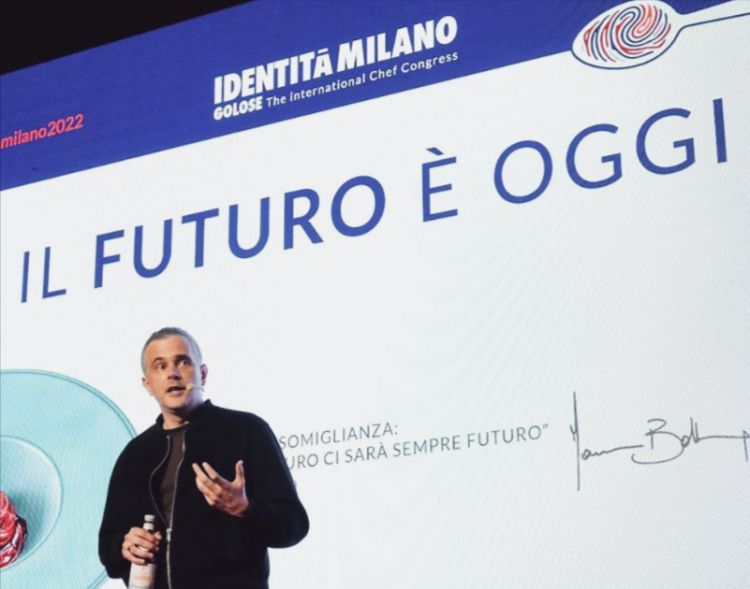 Ryan King sul palco del congresso di Identità Milano
