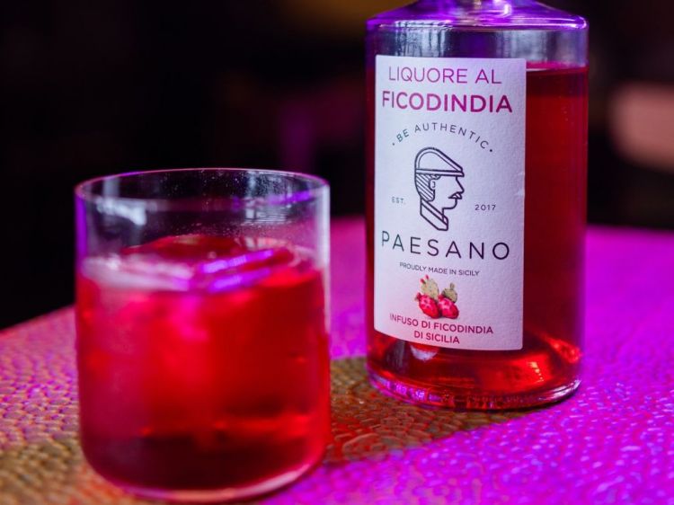 Il valore aggiunto di Sabir &egrave; la volont&agrave; constante di valorizzare le realt&agrave; locali. Stretta collaborazione ad esempio con il Liquirificio aritigianale Paesano, brand che utilizza solo frutta di Sicilia, da agricoltura etica. In molti dei cocktail presentati da Sergio Mannino questi liquori donano un perfetto equilibrio
