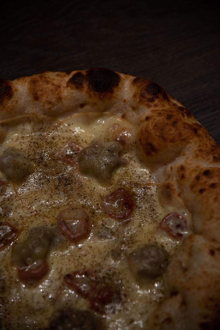 Salsiccia nero dei Nebrodi, fiordilatte del Formagiat, provola fusa, pepe maritcha