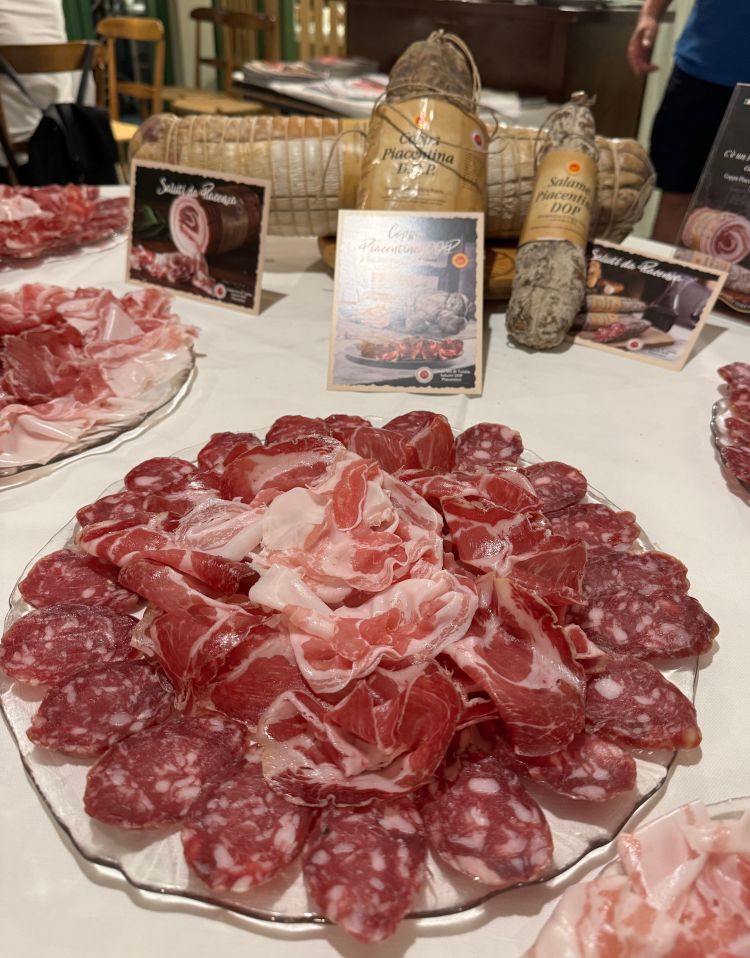 Coppa, salame e pancetta sono i tre salumi DOP del piacentino: nessun'altra provincia in Europa vanta tanta abbondanza in fatto di DOP
