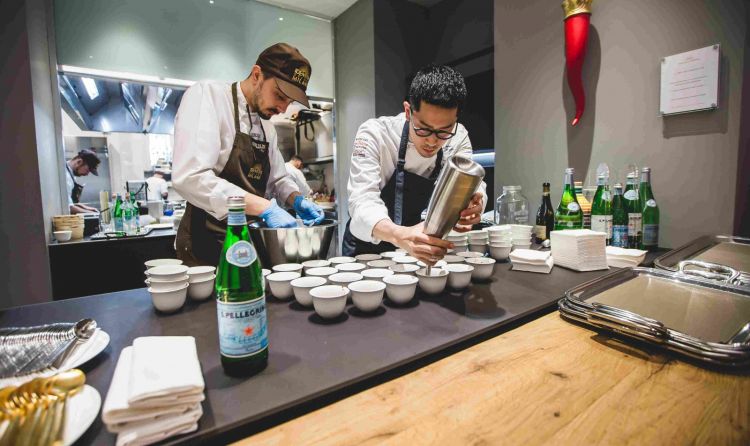 I tre finalisti dell'anno scorso hanno proposto dei loro piatti al pubblico, lavorando nelle cucine di Identità Golose Milano. Yasuhiro Fujio
