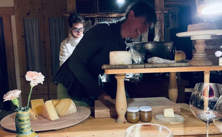 Il servizio del formaggio al Sanbrite è curato da Giulia
