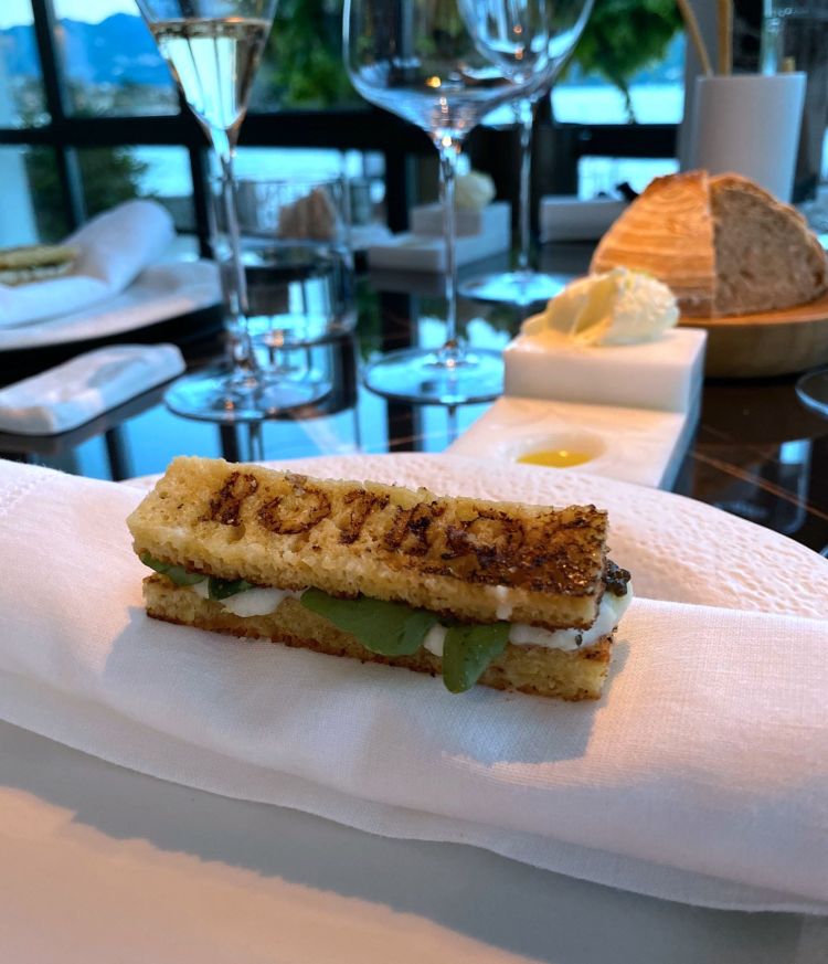 Roteo sandwich con baccalà mantecato, caviale, brioche e rucola - Foto: Annalisa Cavaleri
