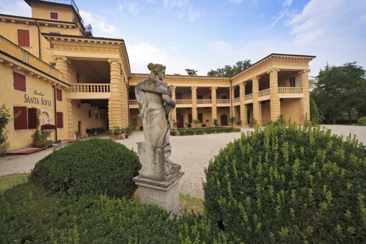 La Villa Palladiana che ospita Cantine Santa Sofia
