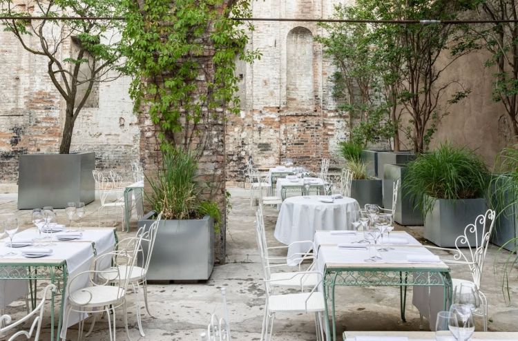 Giardino esterno del Sant'Agostino, ideale per l'estate