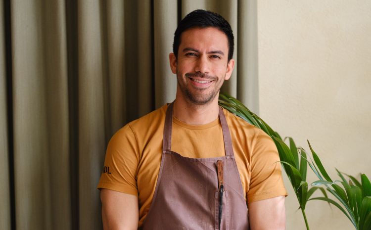 Santiago Lastra, nato il 4 aprile 1990, è messicano di una cittadina - Cuernavaca - poco distante Città del Messico