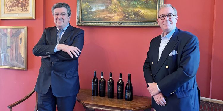 Franco Bernabei e Andrea Sartori con i vini in degustazione
