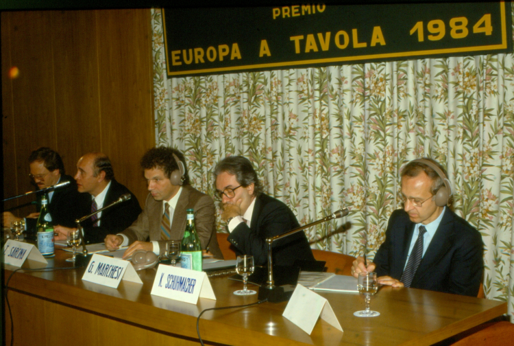 Europa a Tavola, 1984. Da sinistra lo svizzero Paul Wannenwetsch, il francese Alain Chapel, Toni Sarcina, Gualtiero Marchesi e l'austriaco Karl Schuhmacher, un asso della pasticceria
