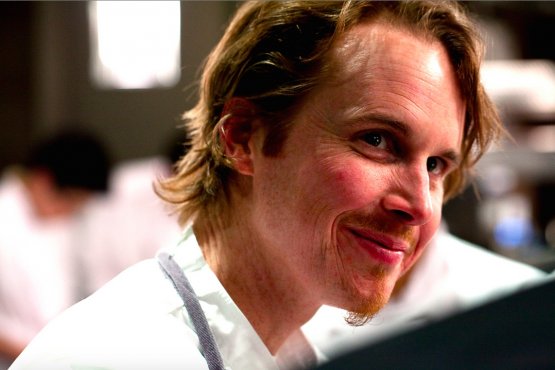 Un intenso primo piano di Grant Achatz, 41 anni, o