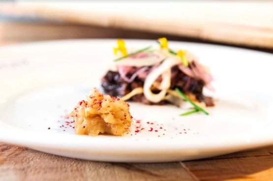 Brisket with bacuri and pickled onions by Alex Atala
