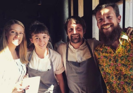 With Rene Redzepi (second to the right) and two clients. Jessica’s dream? "Open a restaurant in which I can express my love for Italian cuisine and northern ingredients"
