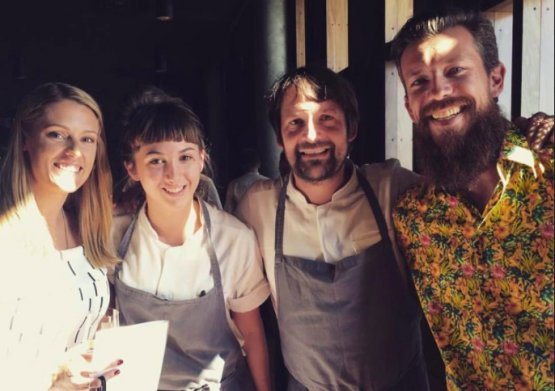 With Rene Redzepi (second to the right) and two clients. Jessica’s dream? "Open a restaurant in which I can express my love for Italian cuisine and northern ingredients"
