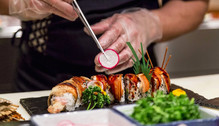 Un piatto di sushi e anguilla del ristorante Sush
