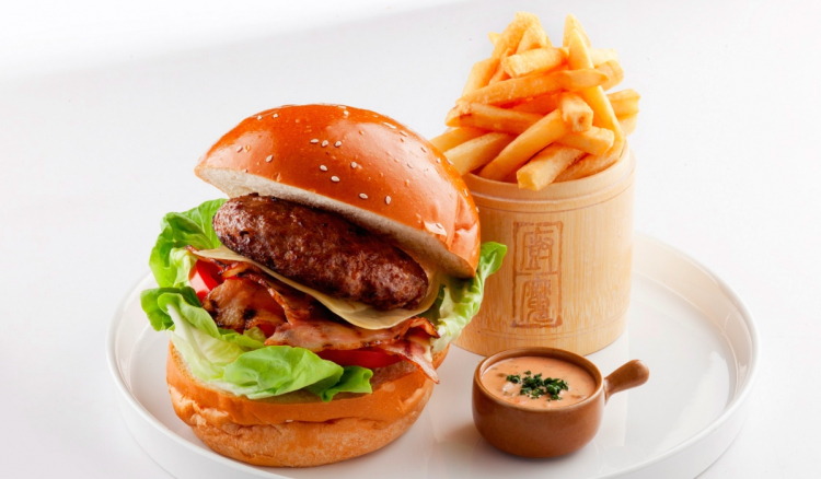 Mic Burger at restaurant Mic Kitchen in Alvin Leung, one Michelin star (photo mickitchen.com.hk)
