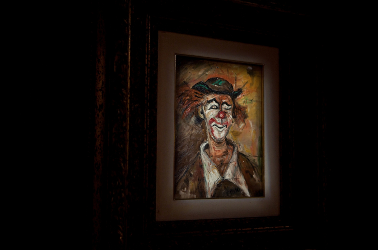 «Ho chiamato il mio locale Il Pagliaccio, perché da sempre sono affascinato dalla figura del clown. E mi sembra rappresenti bene il ruolo odierno dello chef, che deve essere sempre allegro e “andare in scena” qualunque cosa accada. Ma anche perché era il titolo di un quadro (nella foto) che mio padre aveva regalato a mia madre»