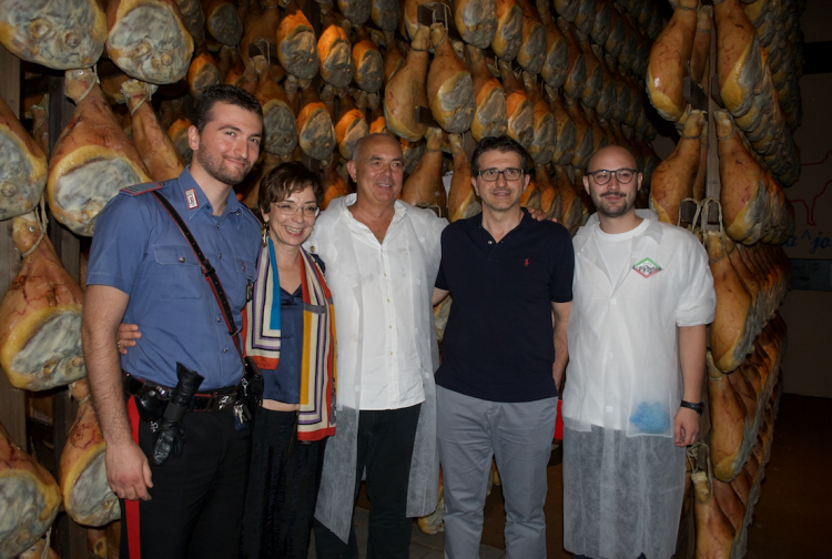 Carlo, Mirella e Luca Galloni con le autorit&agrave; presenti all'inaugurazione
