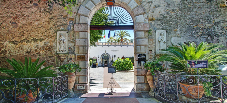 L'entrata del Principe Cerami del San Domenico Palace
