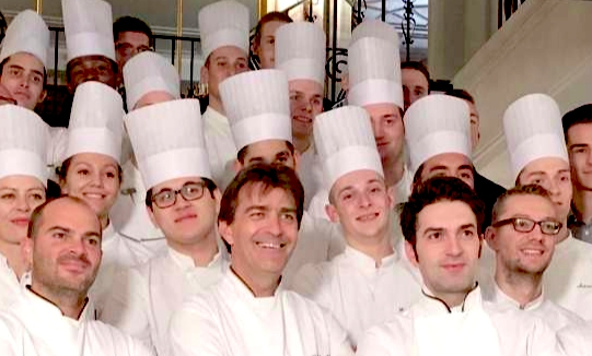 The brigade at Pavillon Ledoyen. In front, Yannick Alléno (in the middle) and Martino Ruggieri (to the right). On top of the 3 stars at Pavillon, Alléno has 3 more at restaurant 1947 in Courchevel
