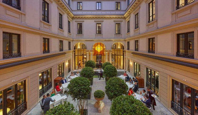 La corte interna del Mandarin Oriental di Milano
