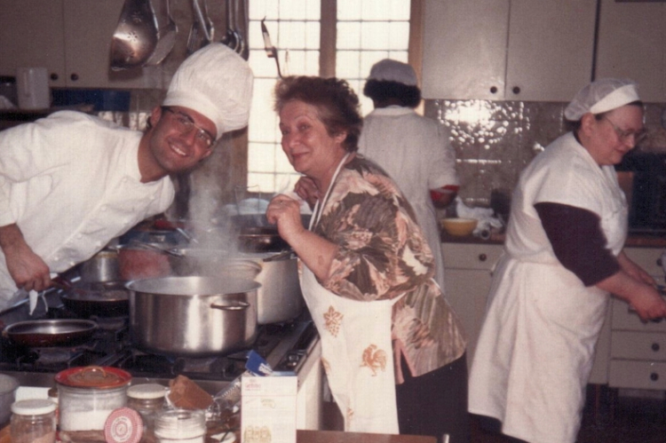 Una foto storica: Massimo Bottura, sua madre e Lidia Cristoni alla Trattoria del Campazzo
