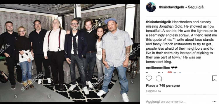 L'ultimo saluto al giornalista scomparso Jonathan Gold, terzo da sinistra (foto instagram)