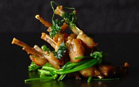 Cosce di rana alla Gauthier: l'anfibio è il simbolo del suo ristorante
