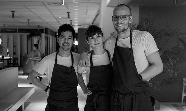 Jessica con Shui Ishizaka e lo chef Thomas Frebel, colleghi da Inua (foto instagram)
